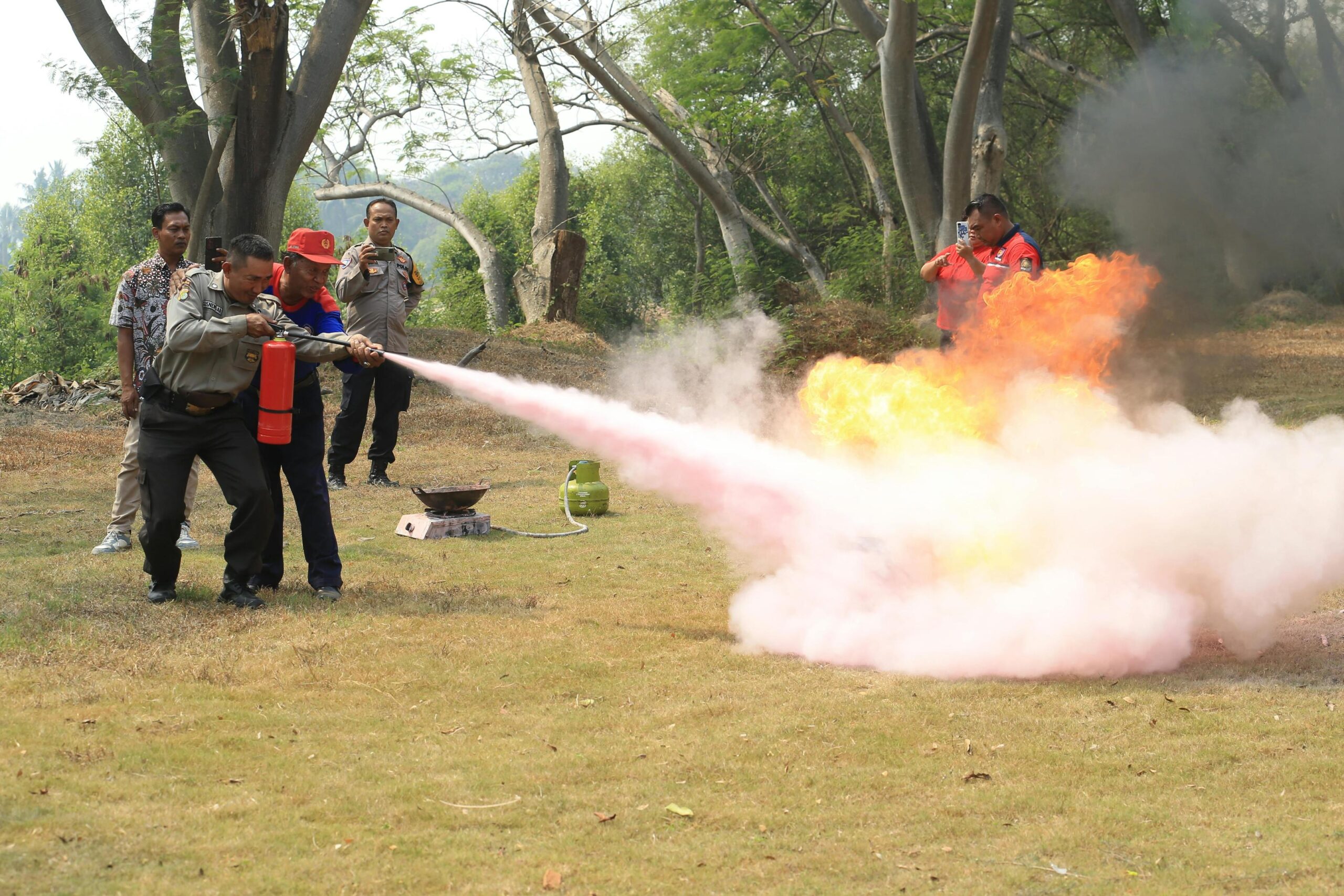 Fire extinguisher training scenario showing safe technique.
